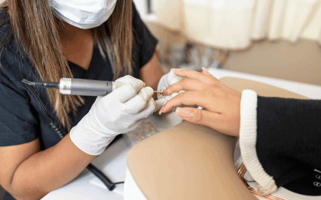 Fresas para uñas en la manicura